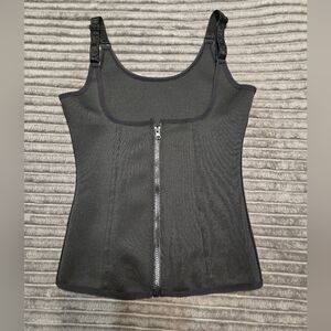 💚 B2G1 EUC shapewear with boning holds the ladies up too.